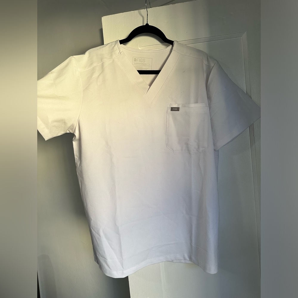 Men’s white figs scrub top